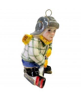 Ёлочная игрушка "Мальчик с клюшкой - хоккеист" (Фарфоровая мануфактура)